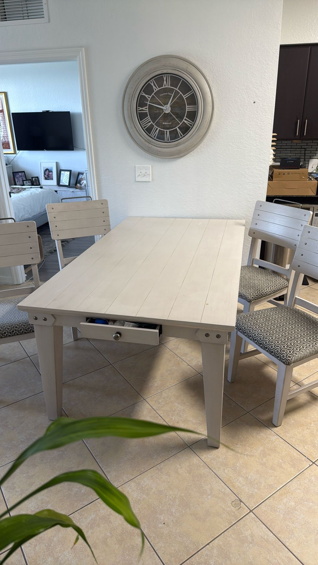 Dining room table chair