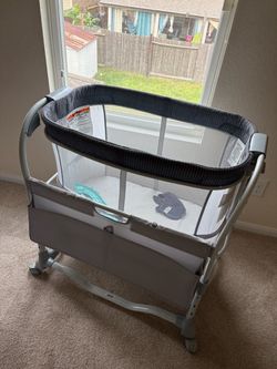 Baby Bassinet with Mesh Sides and Wheels