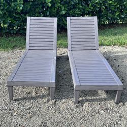 Lounge Chairs 