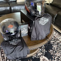 Harley Davison Motorcycle Helmets Including 1  Cardo Freecom 