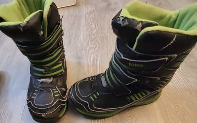 Totes Black and Green Kids Winter Boots