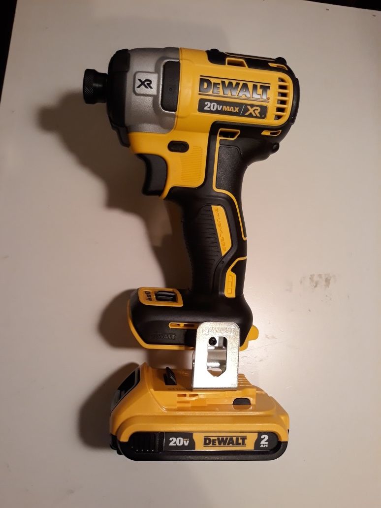 Dewalt impact drill With one battery brand new. NO CHARGER.