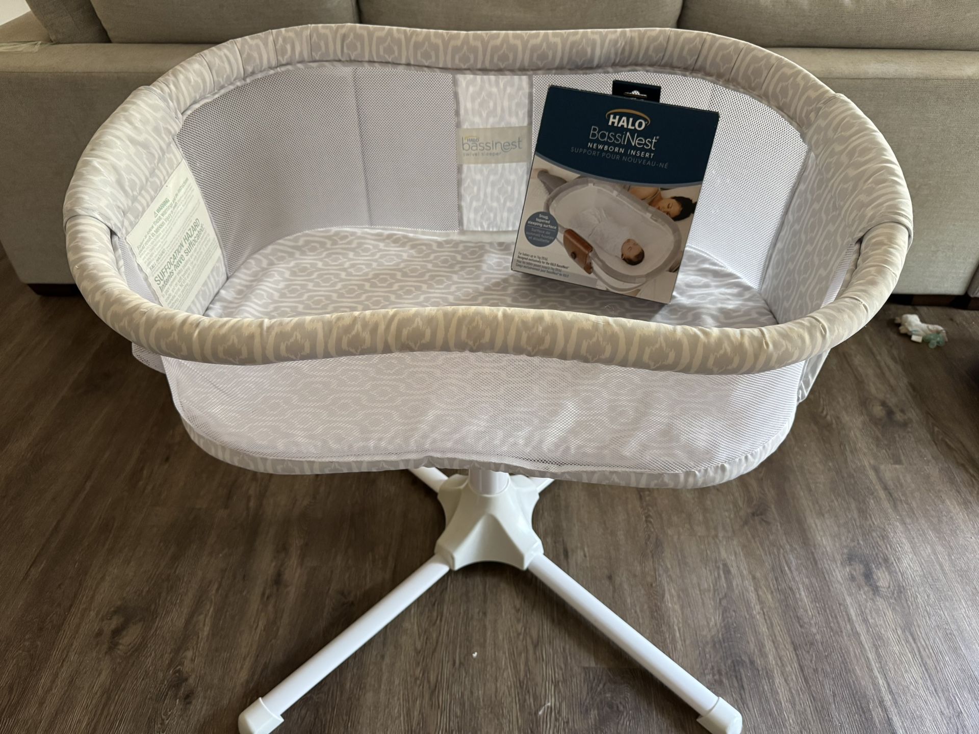 Halo Bassinest Swivel Sleeper + Newborn Insert