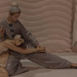 Lladro Figurine, “closing Scene” Blue And White Figurines. Made In Spain 