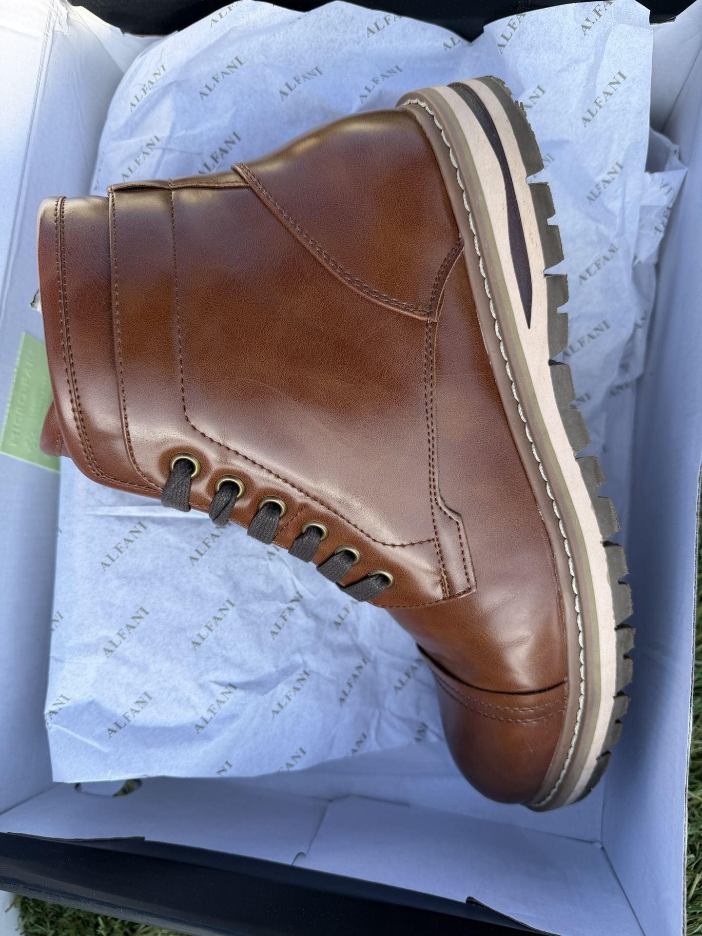 Dress shoe