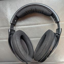Sennheiser HD 569 Around-Ear Closed Back Wired Studio Hearphones