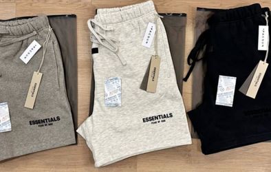 ESSENTIALS SHORTS ONLY