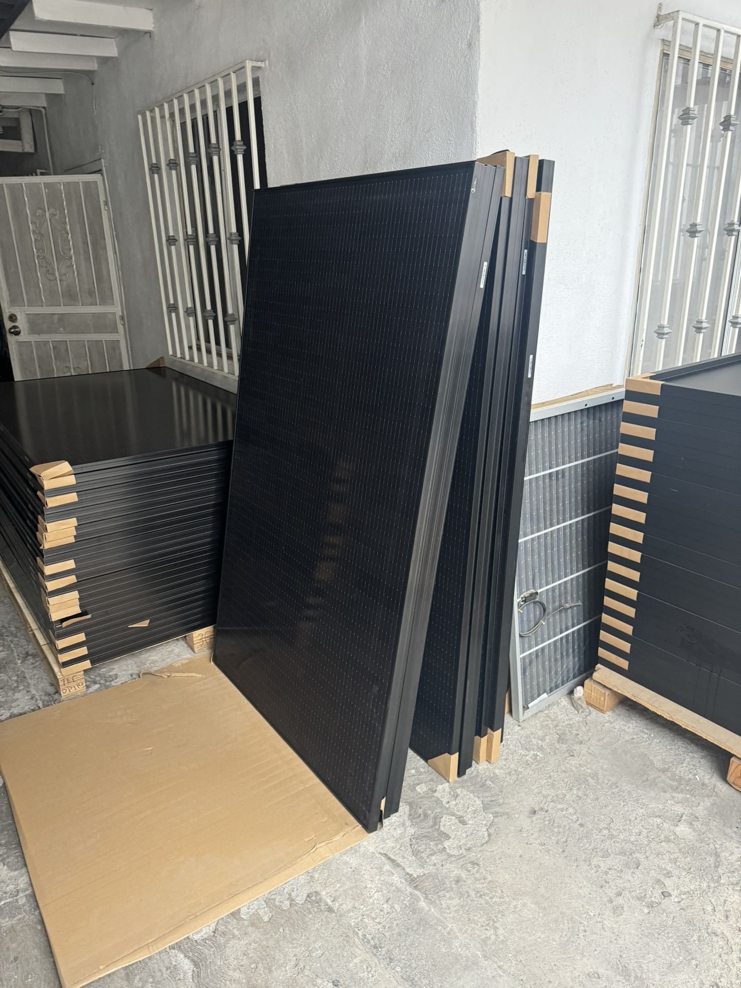 New 525 Watts & 410 Watts Solar Panel