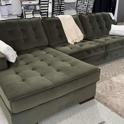 AP- Perfect 2 Piece Sectional Couch With Chaise// Financing & Delivery 