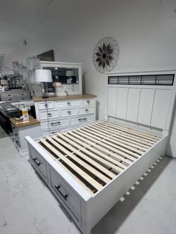 ⭐️4pc Queen bedset⭐️