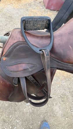 High-quality english saddle