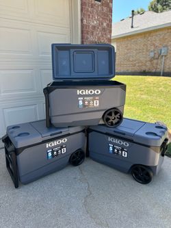 Igloo Latitude 90 Quart Rolling Cooler