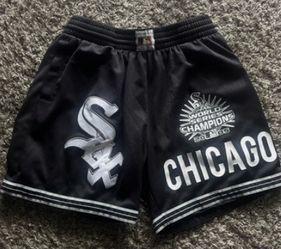 White Sox short // large/ used