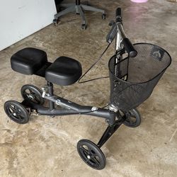 KNEE SCOOTER WITH BASKET