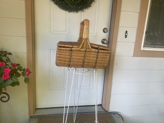 Vintage Wicker Picnic Basket
