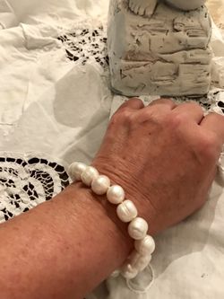Pearl bracelet