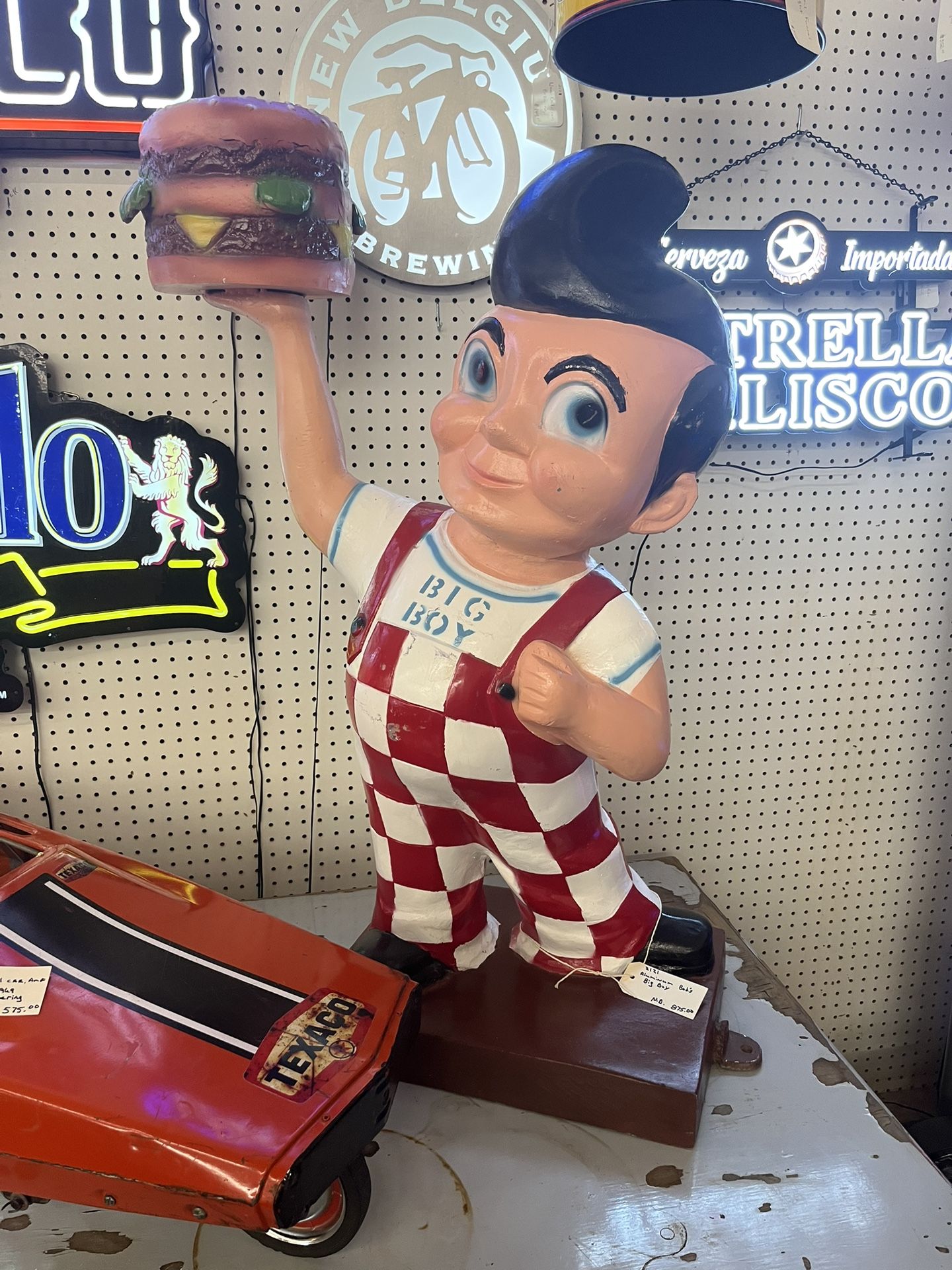 Aluminum Bob’s Big Boy Statue