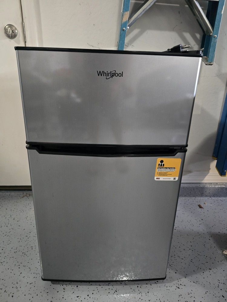 Whirlpool Mini Fridge And Freezer.