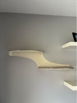 Wall mounted cat shelf with magnet Matt