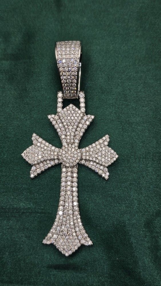 Gothic Cross VVS D Moissanite Pendant – 925 Sterling Silver