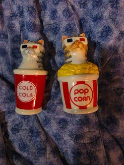 Movie kitty's salt and pepper stickers