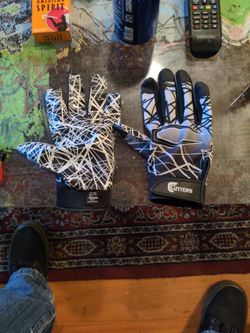 Cutters Game Day Receivers Gloves