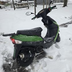 2021 50cc Moped . Starts Right Up 