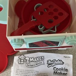 2001 Mrs. Fields Cookie Maker Play Set 