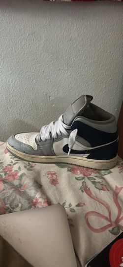 Air Jordan 1 Mid 'Wolf Grey Midnight Navy'  SIZE 8