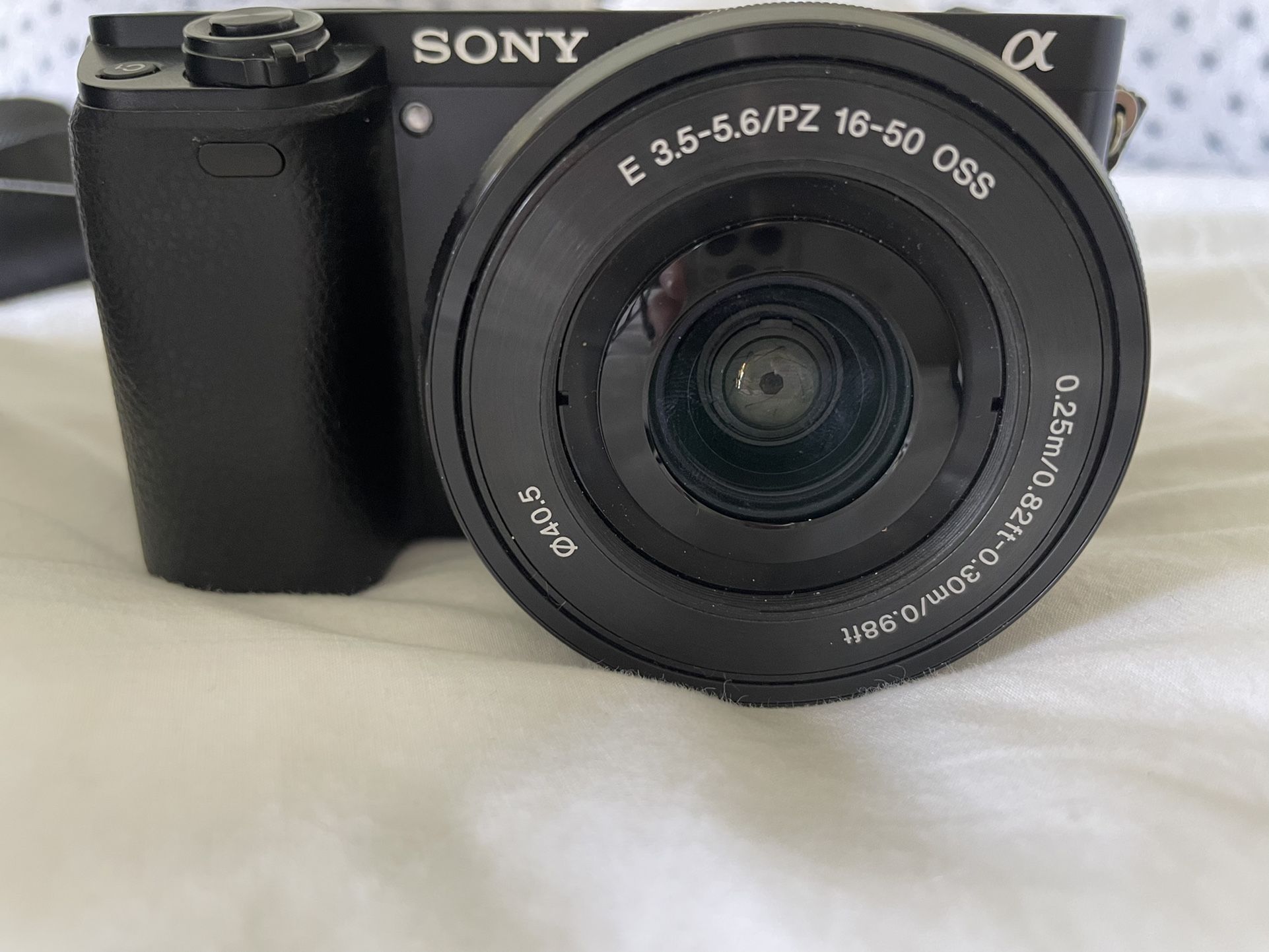 Sony Alpha a6000 Mirrorless Camera With 16-50mm Retractable Lens