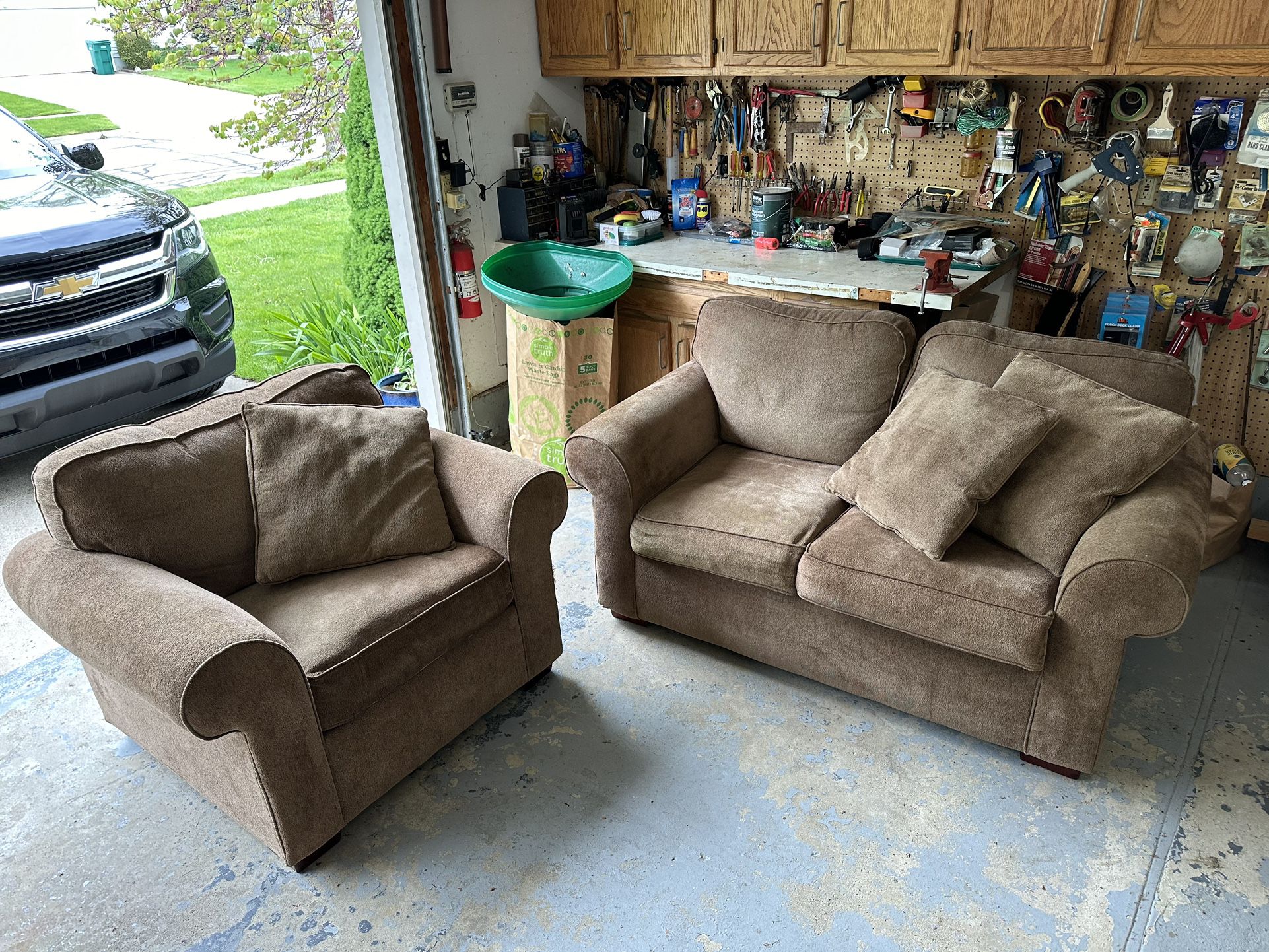 Matching couch Set/Love Seat and Chair Free!