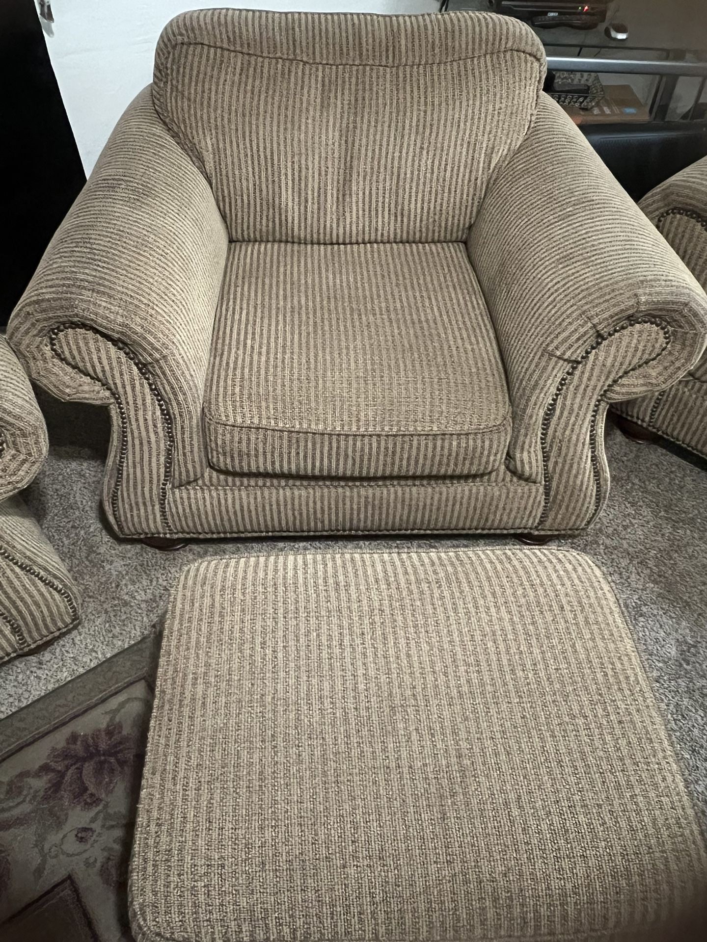 4 Piece Broyhill Couch Set