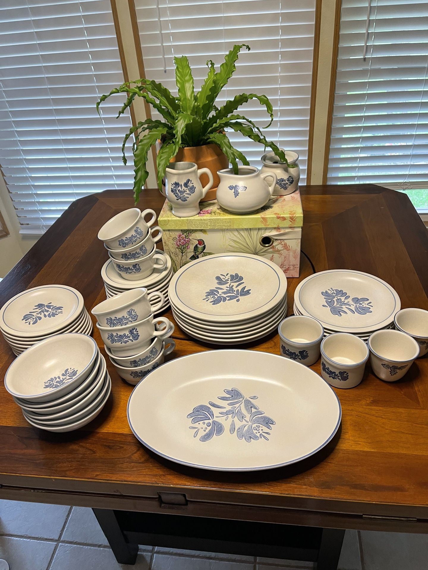 Pfaltzgraff Yorktown Stoneware Dinnerware Vintage