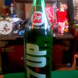 Rare Large Unopened 28oz 7-UP Bottle