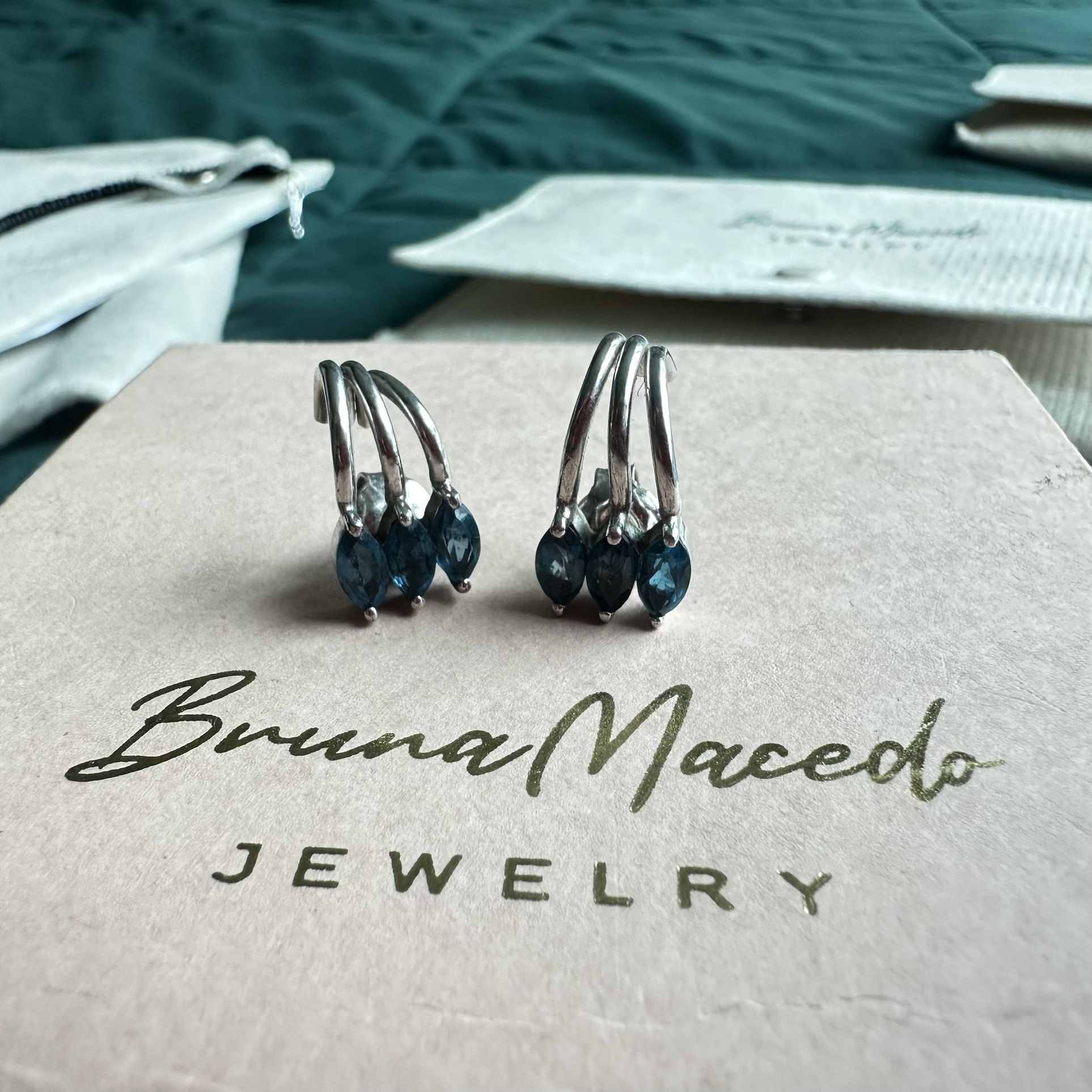 Swiss Topaz Earrings Spike with Silver And White Gold 