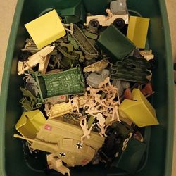 Big Storage Bucket of Blastic Army Men 