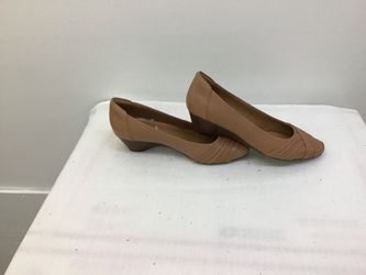 Women’s shoes Clarks artisan size 7 leather new