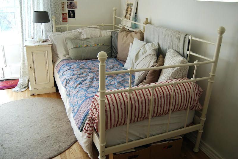 IKEA Tromsnes twin daybed with mattress