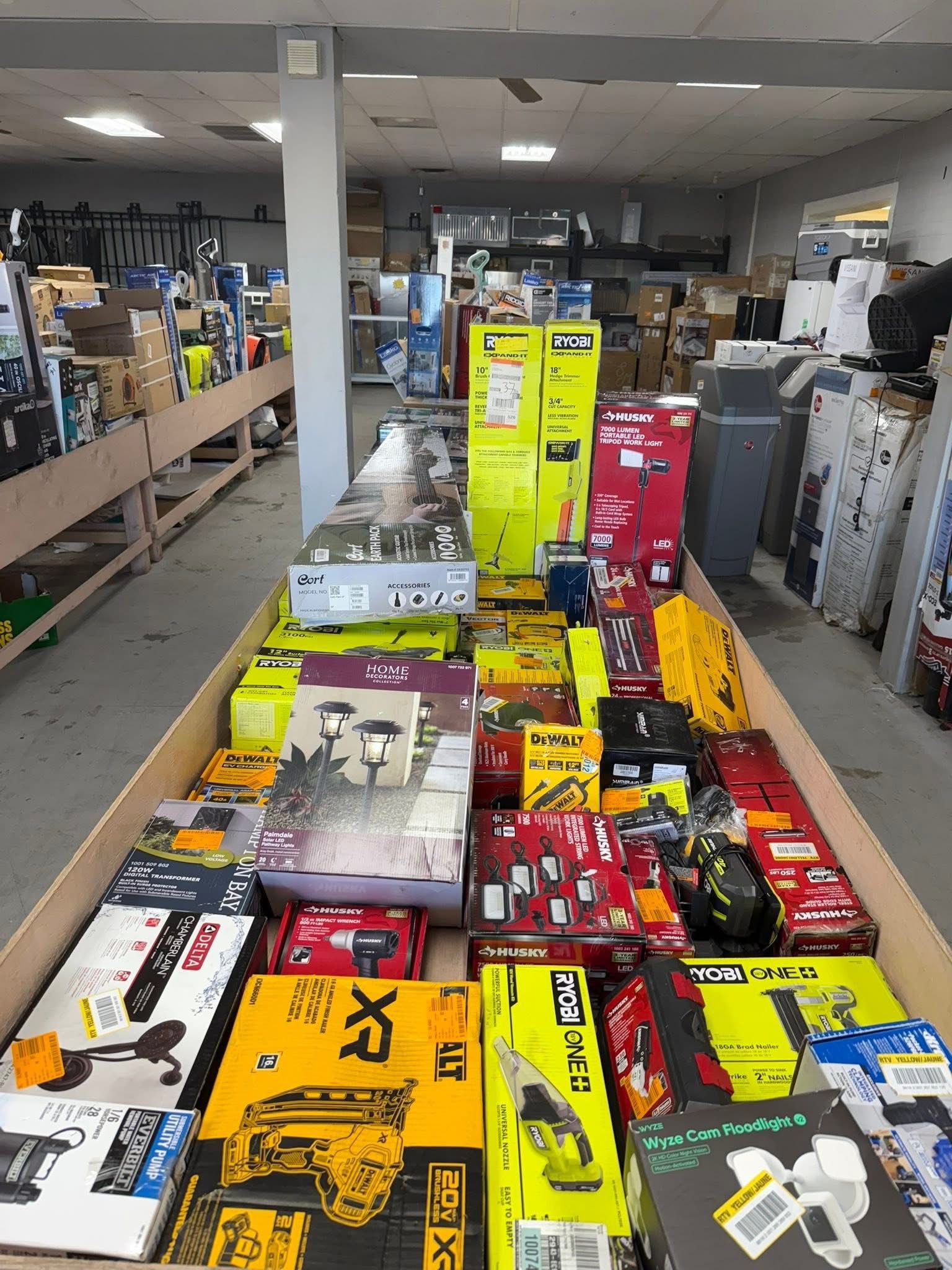 📍 Desert Deals Liquidation – 1322 S. 4th Ave., Yuma, AZ 85364  🗓 TOMORROW | $35 ANY ITEM YOU GRAB FROM THE BINS!  🕛 12 PM – 3 PM ➡️ Amazing Deals –