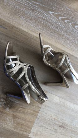 Adrianna Papell high heels gold leather size 6.5