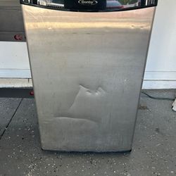 Mini Fridge DANBY 