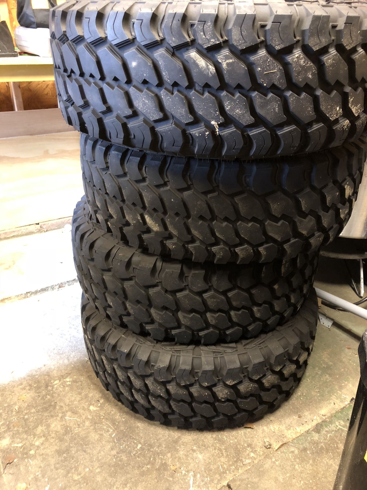 285/70/r17 Achilles Desert Hawk XMT Mud Terrain 8-ply tires