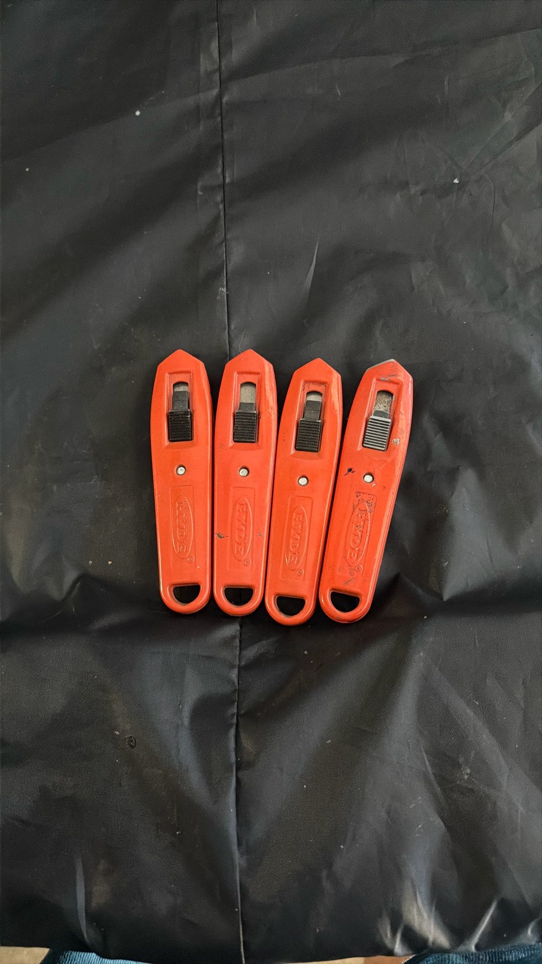 four razer box cutters