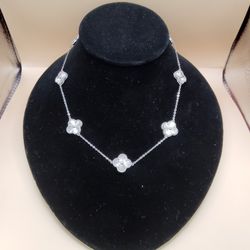 Used Silver Clover Necklace 