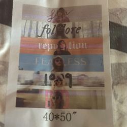 New Taylor Swift throw blanket. Great gift. 