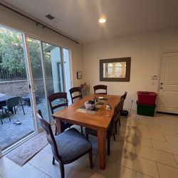 Dining Room Table & Chairs