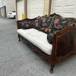 VINTAGE COUCH