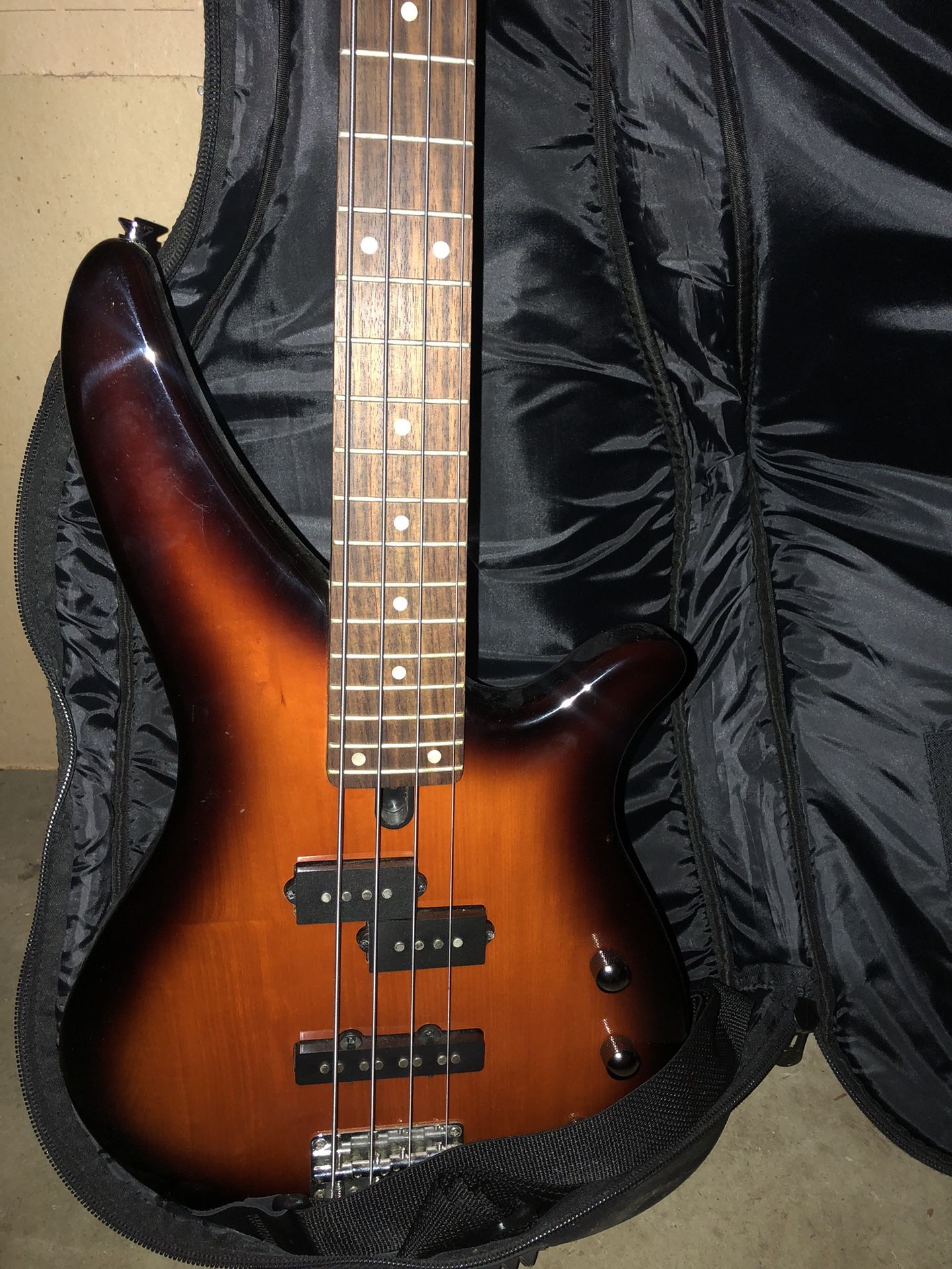 Yamaha Guitar And Bass Amp for Sale in Visalia, CA - OfferUp