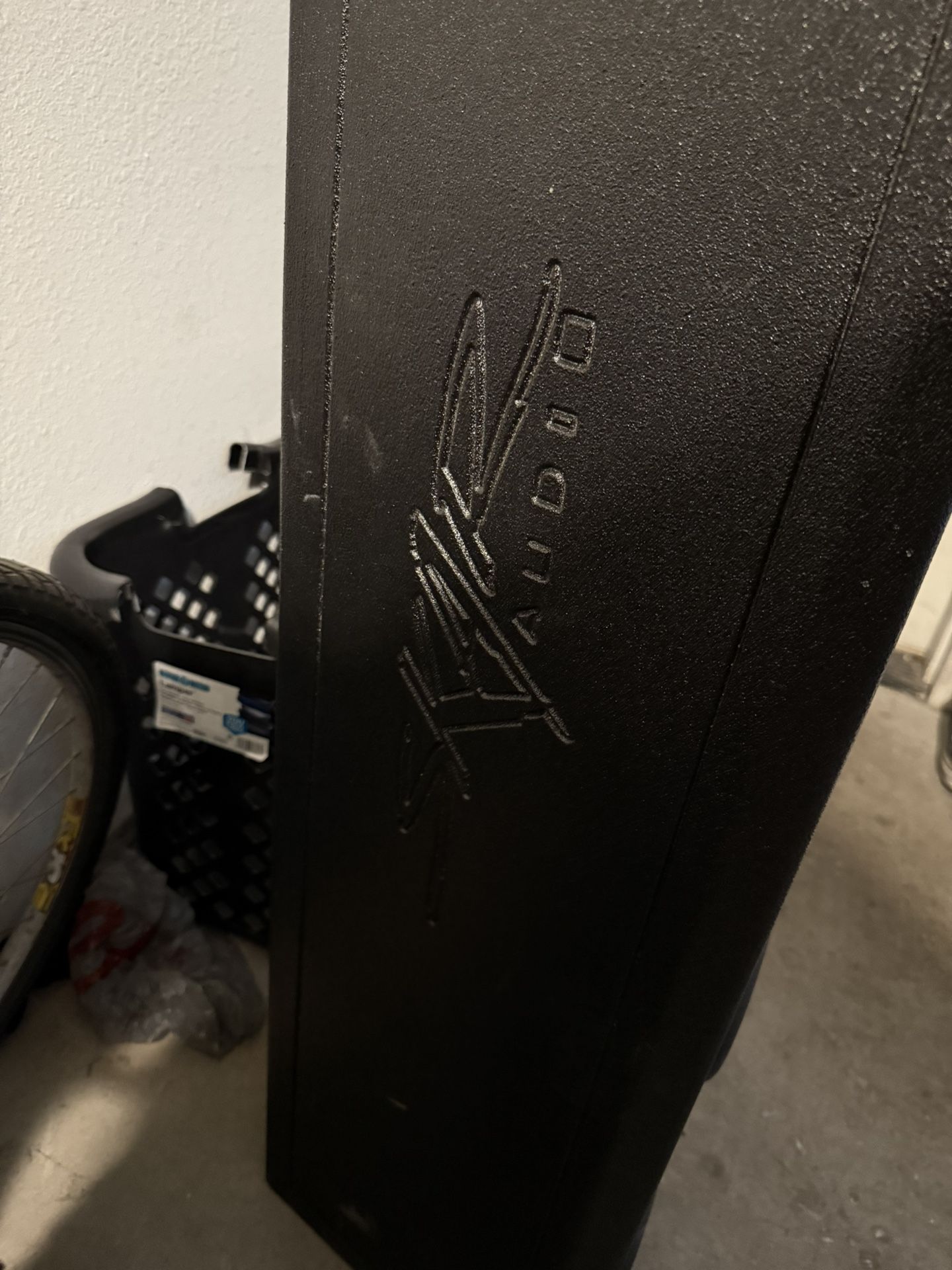 4 8in Skar Sub Box And Ds18 Amp