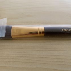 Terre Mere round cheek makeup brush - BRAND NEW, IN ORIGINAL PACKAGING